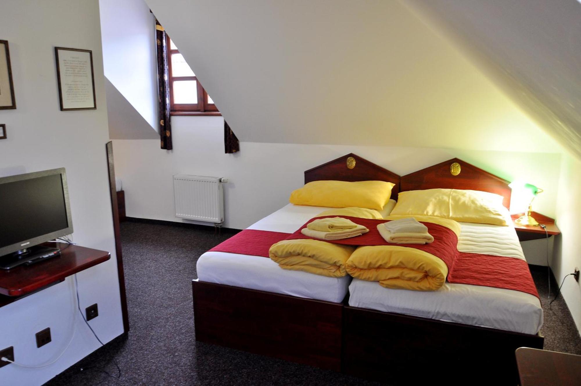 Hotel Císař Ferdinand Loket Habitación foto